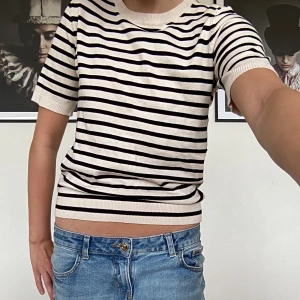 Stickad T-shirt - Stickad randig T-shirt ifrån H&M!