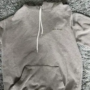 Oversized hoodie från Boohoo med snygg detalj!💖 Använd fåtal gånger och i relativt bra skick☺️