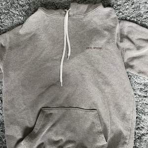 Oversized hoodie från Boohoo med snygg detalj!💖 Använd fåtal gånger och i relativt bra skick☺️