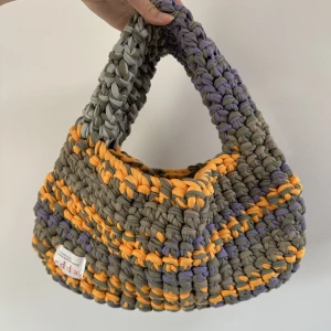 Virkad väska  - Tjockt virkad väska från märket Edda Bags. Perfekt skick. 