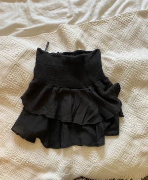 Volang kjol - Har ett hål i sig men inget man ser när man har den på sig