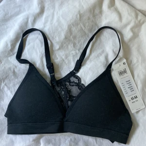 Bh  - Helt oanvänd bh från lindex i storlek 65 AA. Köpte fel storlek 💕