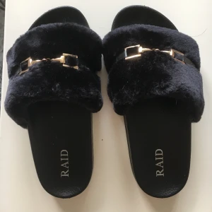 Sandaler fluffiga 38 - Fina sandaler med fuskpäls 
