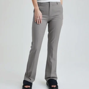 Kostymbyxa  - Dessa kostymbyxor från bikbok, säljer för dom inte riktigt är min smak o förstora för mig. Uppsydda någon cm, aldrig använda 🥰