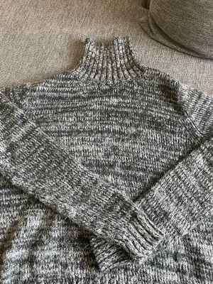 Tjocktröja i storlek S - En tjocktröja i storlek S från FB sisters😊