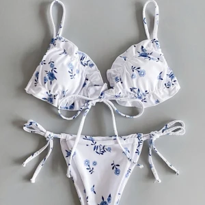 Bikini - Oanvänd bikini i storlek S. 