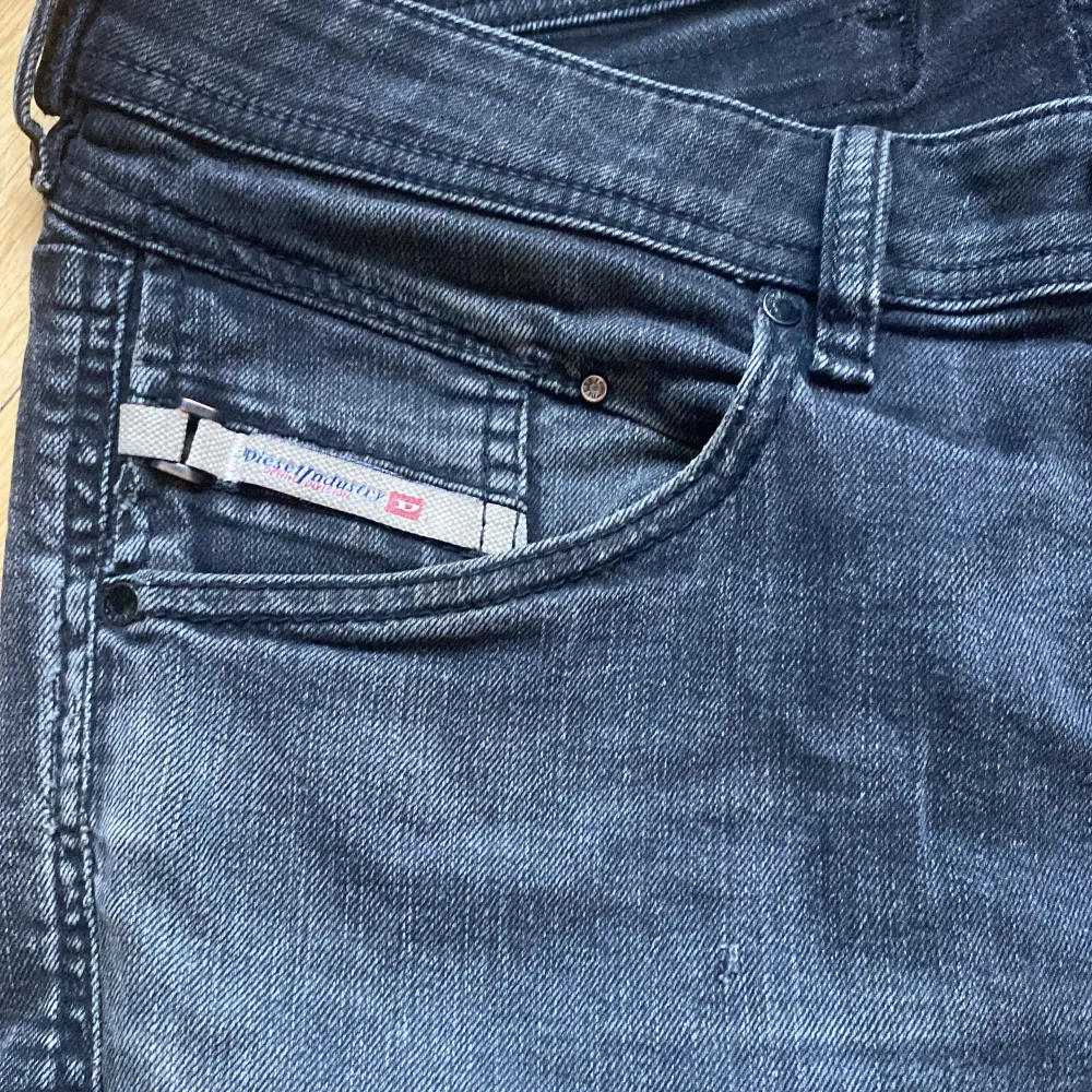 Ett par vintage diesel jeans, supersnygga och sitter jättebra😃. Jeans & Byxor.