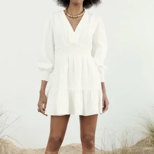 Klänning! - Så fin klänning från zara perfekt till sommaren!💕☀️ endast använd ett fåtal gånger! säljer för 300+frakt💕