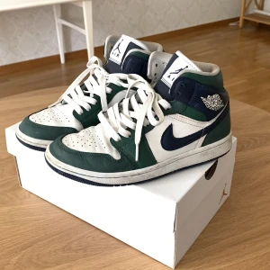 Jordan - Säljer mina skor då jag aldrig använder dom ändå❤️Slänger med nya skosnören för en snabb köpare☺️