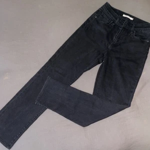 Levi’s 724 jeans - ***price negotiable*** Size: W26 L32 Colour: Black