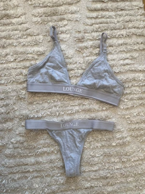 Lounge underwear - Matchande underkläder från lounge underwere! Använda ett fåtal gånger. Underdel s och överdel s. 