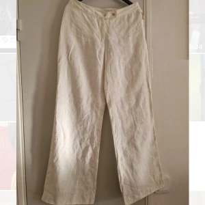 Linne byxor - Linnebyxor från La Perla🌺. Står ingen storlek men skulle nog säga S/M. Skönt material och luftigt därmed som nya för de har knappt varit använda🫧