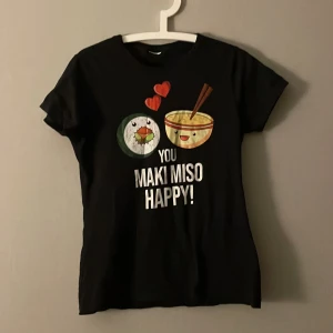 tshirt - gullig tröja där det står ”you make miso happy” Säljer då den inte kommer till användning