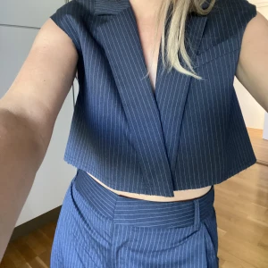 Randig kostym  - Så fin kostym från ZARA💙 säljer pågrund av att byxorna är för långa 