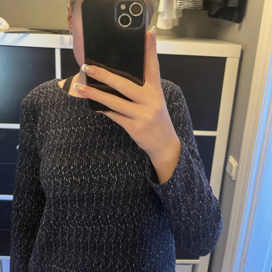 Tröja med knyt i ryggen