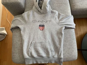 Gant hoodie - Säljer mina gant hoodie för att den är för liten