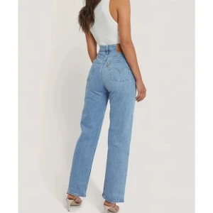 Levis Ribcage jeans - Endast använda 2 gånger! Säljer pga de är en storlek för stora🤍 Nypris är 1 349kr!