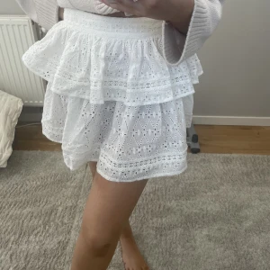 Volangkjol - Så fin volangkjol från ASOS. Storlek 36. Helt ny! 