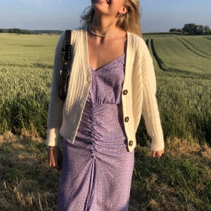 Sommarklänning  - Supersöt klänning från Zara som tyvärr inte kommer till användning längre! Perfekt till sommaren!💜🌸