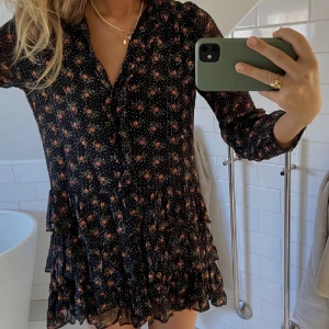 Klänning  - Ursnygg klänning som passar perfekt till sommaren😍 säljs inte mer hos zara!