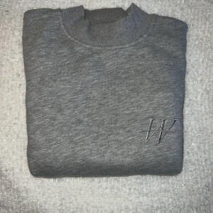 Sweatshirt Carin Wester - Carin Wester sweatshirt. Väl använd men hel. Storlek XS men passar även S. 