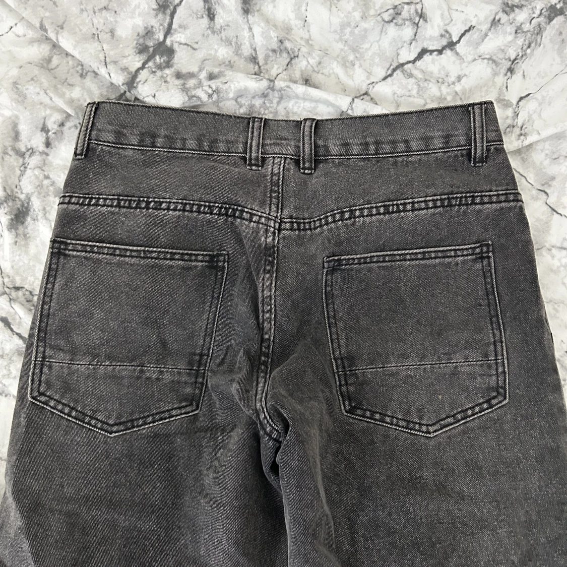 Mörkgråa jeans - 91