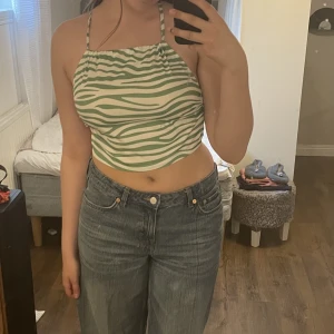 Sommar topp!  - Grönt zebra tryck i jätte bra skick- aldrig andvänd