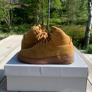 Air force 1  - Ett par AirForce 1 fina och Bara. använda ett par gånger. Perfekta till vintern och hösten
