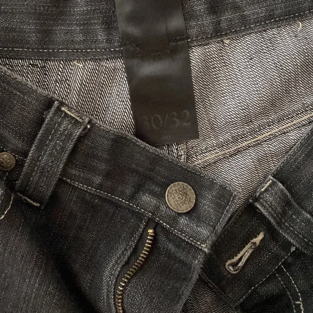 ⚡️ Premium RB jeans i storlek 30/32 ⚡️ Rare, äkta och vintage asf ⚡️ Skick 8/10, knapp saknas på framsidan men kan fixas lätt. Skriv vid frågor eller om fler bilder önskas 🖤 MÅTT i kommentarerna~. Jeans & Byxor.