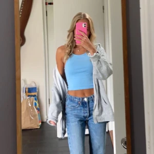 Topp - Ett ljusblått linne från New Yorker med öppen rygg