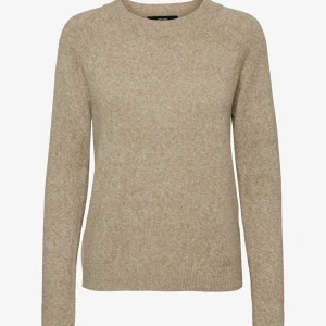 Stickad tröja - Säljer min jättefina stickade tröja från vero Moda! Tröjan är lite ljusare än den på bilden, meddela för egna bilder eller andra frågor💓