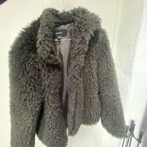 Fluffig jacka - Fluffig jacka från vero Moda, stl M