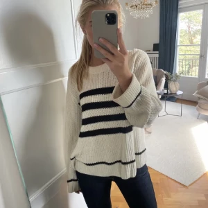 Stickad tröja - Säljer denna stickade tröja från Massimo Dutti❤️❤️