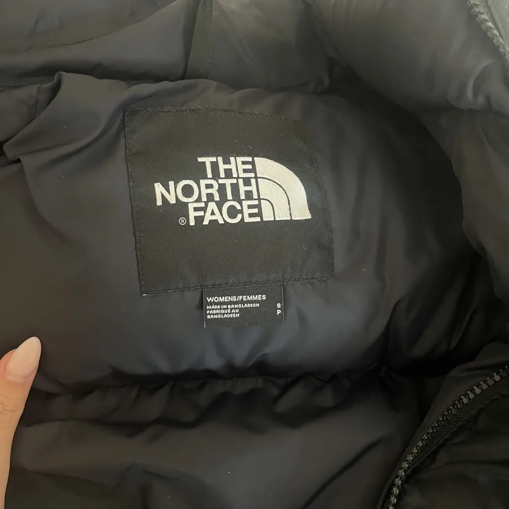 Svart north face puffer jacket, storlek S. 1500kr och köpare står för frakt 🫶🫶 . Jackor.