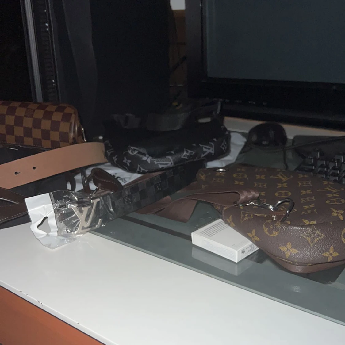 Xxl storlek moncler äkta med andra saker bredvid - 91