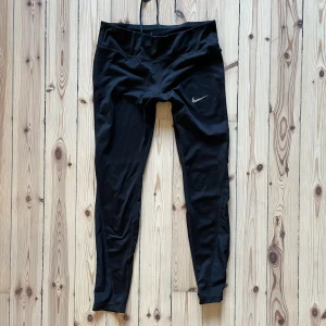 Träningsbrallor - Träningstights från nike, lite för korta för mig som är ca 182