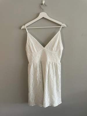 Jättefin vit klänning 