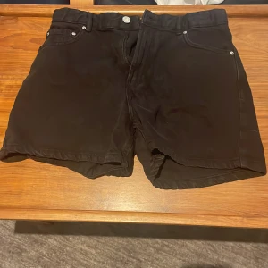 Black pull&bear shorts  - New. Mid rise. Wide leg. 
