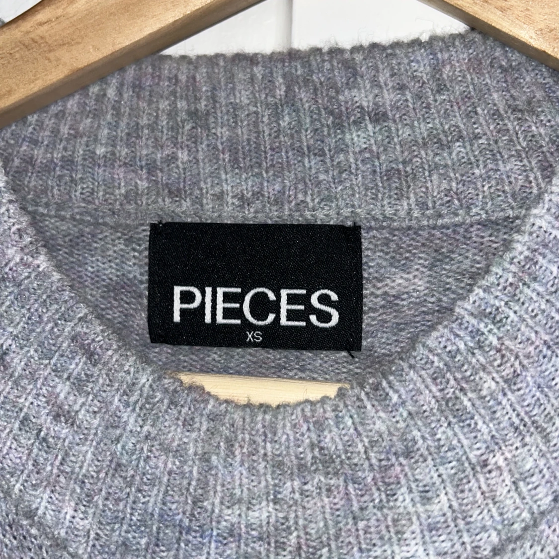 Grå stickad tröja  - 90