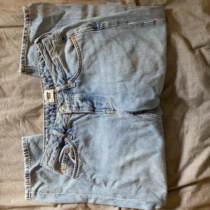Jeans icon - Säljer nu dessa lågmidjade jeans från lager157, Nypris:400kr4. Otroligt snygga och sitter fint på💙