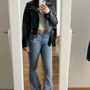 Skinnjacka  - Säljer denna då jag inte använder den. Kan tänka mig att sänka priset skriv privat för fler bilder🫶🏻