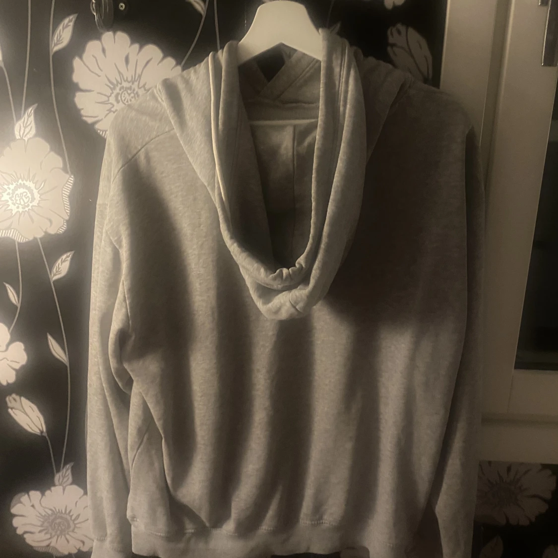 Grå hoodie - 90