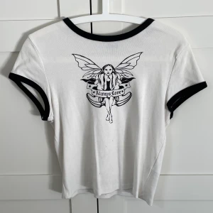 angel t-shirt👼🏻 - En söt t-shirt som nästan aldrig är använd. hör av dig om du vill ha fler bilder eller om du har några funderingar💝