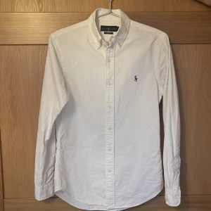Vit Ralph Lauren skjorta - Oxford skjorta Raulph Lauren, Bra skick. Storlek S Pris är förhandlingsbart