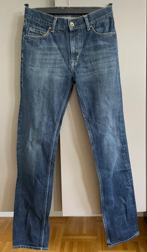 Jeans Crocker 27/32 - Mycket fint skick  Midjemått 76 cm