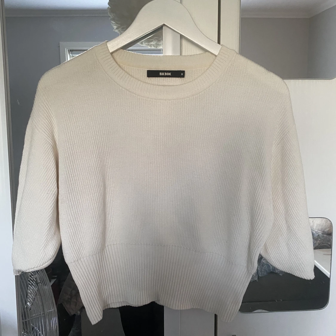 Söt tröja med markerad midja  - 90