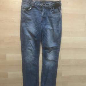 Riktigt snygga nudie jeans perfekt för en stockholms stil outift till hösten!