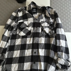 Dickies flanellskjorta - Flanellskjorta i nyskick 