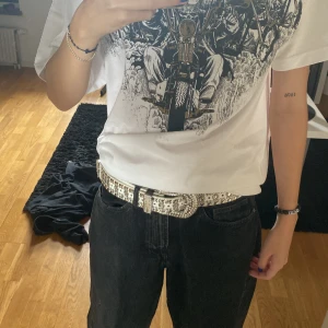 Rhinestone bälte - (Intressekoll)Coolt bälte som inte kommer till användning längre, skriv privat om du är intresserad:)