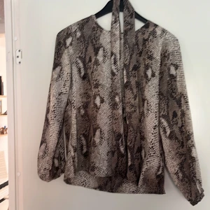 Blus - Leopardmönster